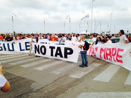 Manifestazione contro gasdotto Tap a Melendugno (Lecce) (foto Stefania Congedo - 20 settembre 2014)